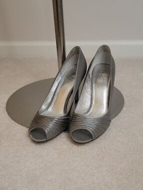 Adrianna Papell silver dressy heels